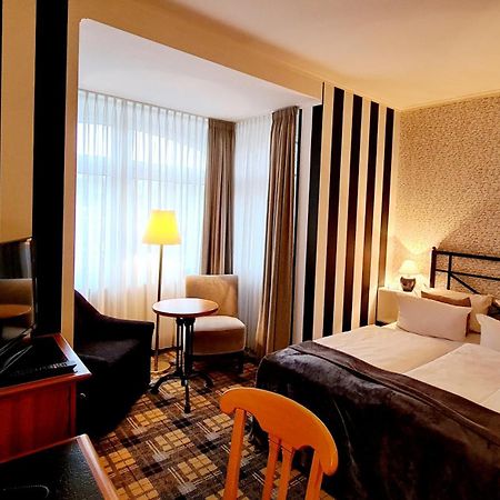 Hotel Schieferhof - Glaslust Нойхаус ам Ренвег Екстериор снимка