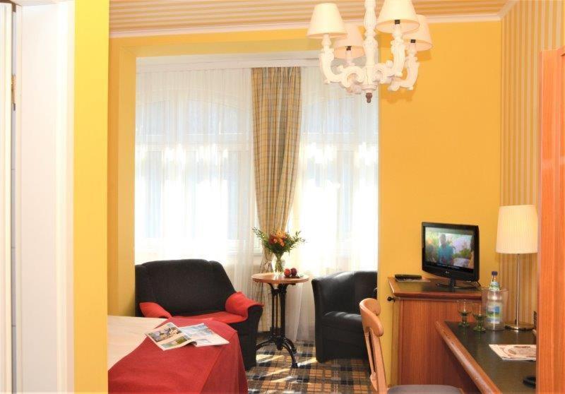Hotel Schieferhof - Glaslust Нойхаус ам Ренвег Екстериор снимка