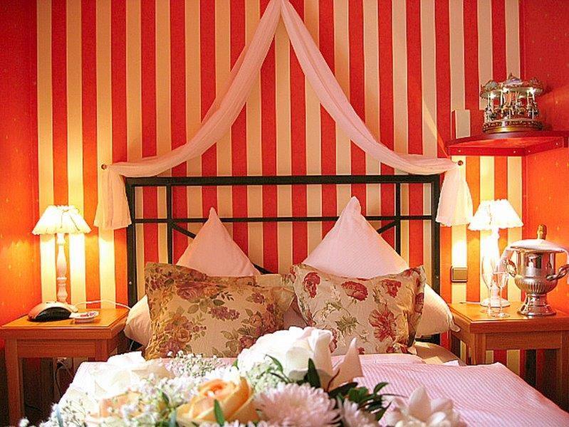 Hotel Schieferhof - Glaslust Нойхаус ам Ренвег Екстериор снимка