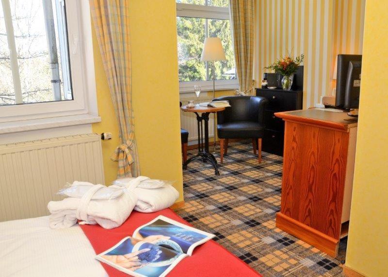 Hotel Schieferhof - Glaslust Нойхаус ам Ренвег Екстериор снимка