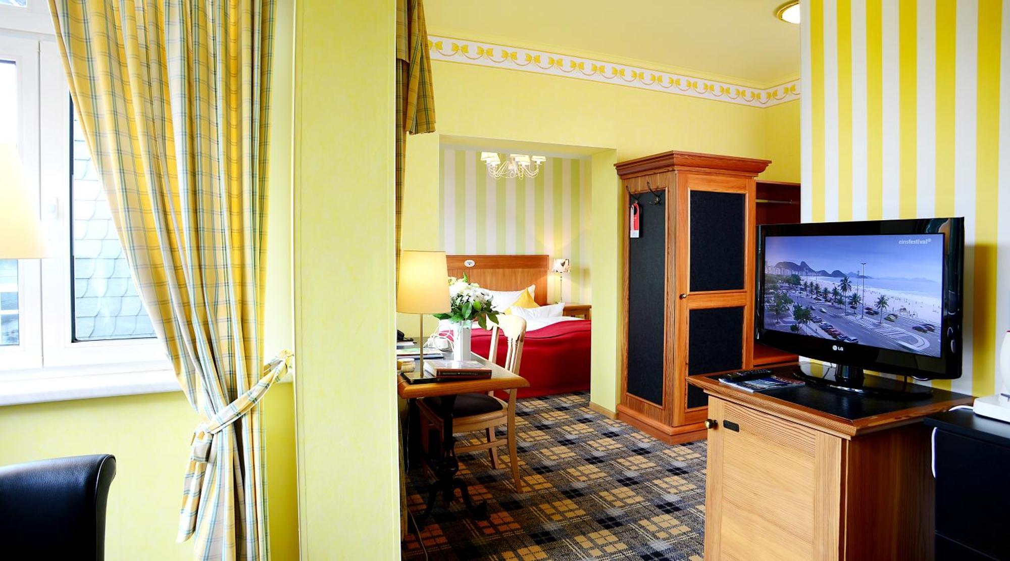 Hotel Schieferhof - Glaslust Нойхаус ам Ренвег Екстериор снимка