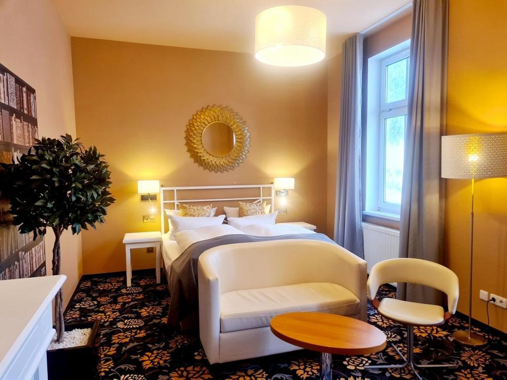 Hotel Schieferhof - Glaslust Нойхаус ам Ренвег Екстериор снимка