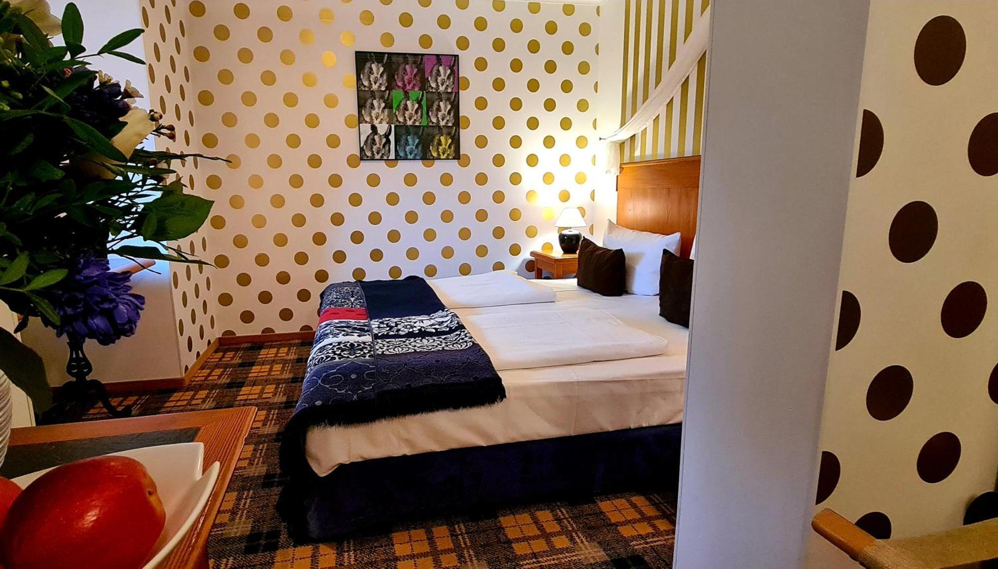 Hotel Schieferhof - Glaslust Нойхаус ам Ренвег Екстериор снимка