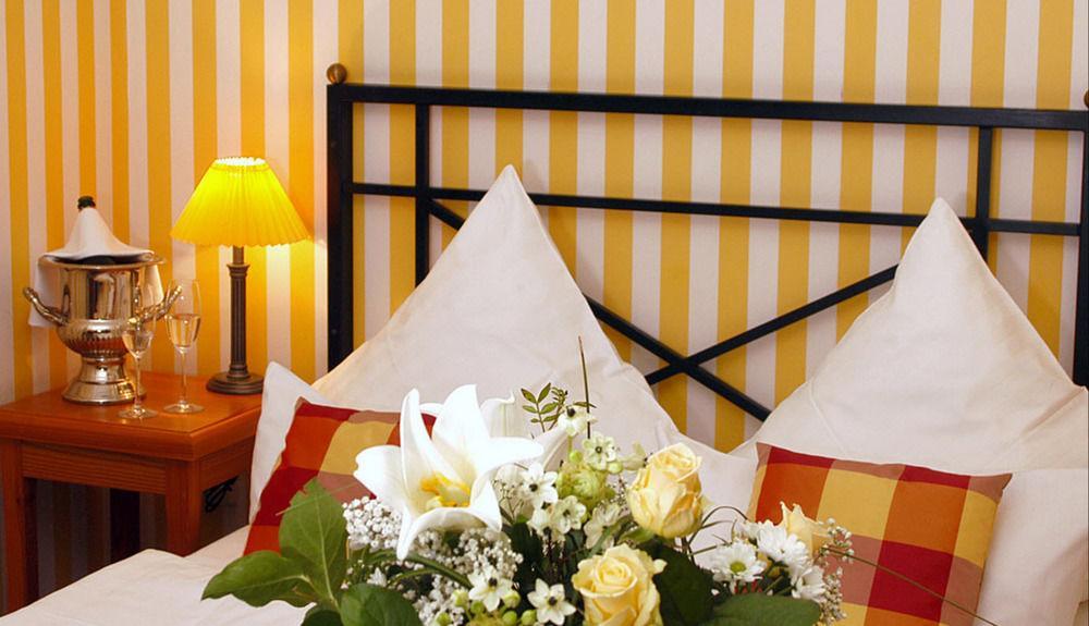 Hotel Schieferhof - Glaslust Нойхаус ам Ренвег Екстериор снимка
