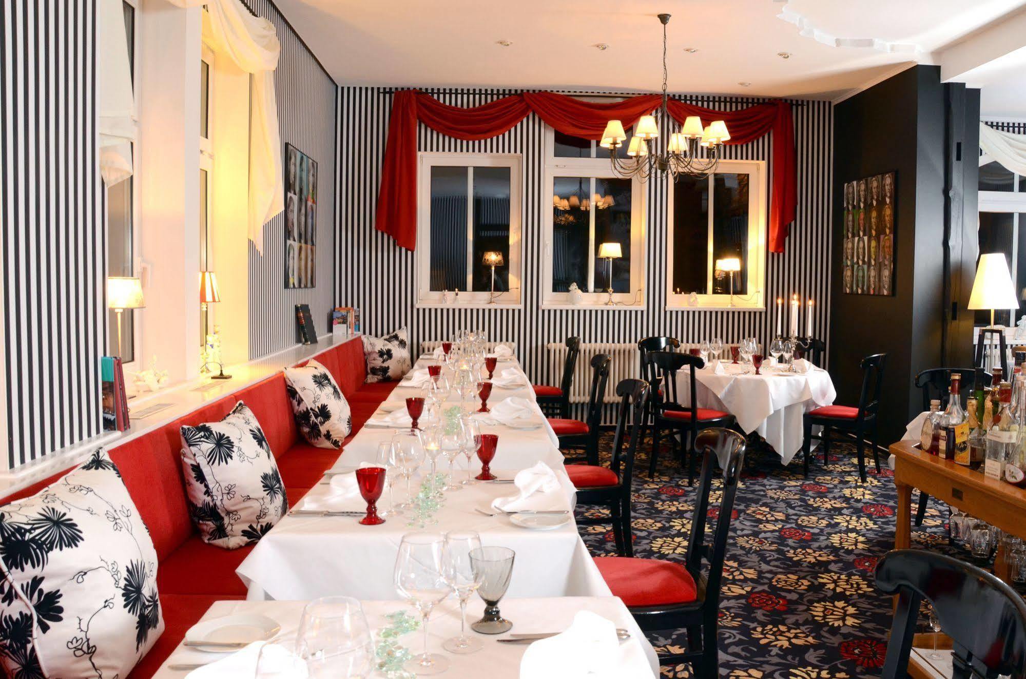 Hotel Schieferhof - Glaslust Нойхаус ам Ренвег Екстериор снимка