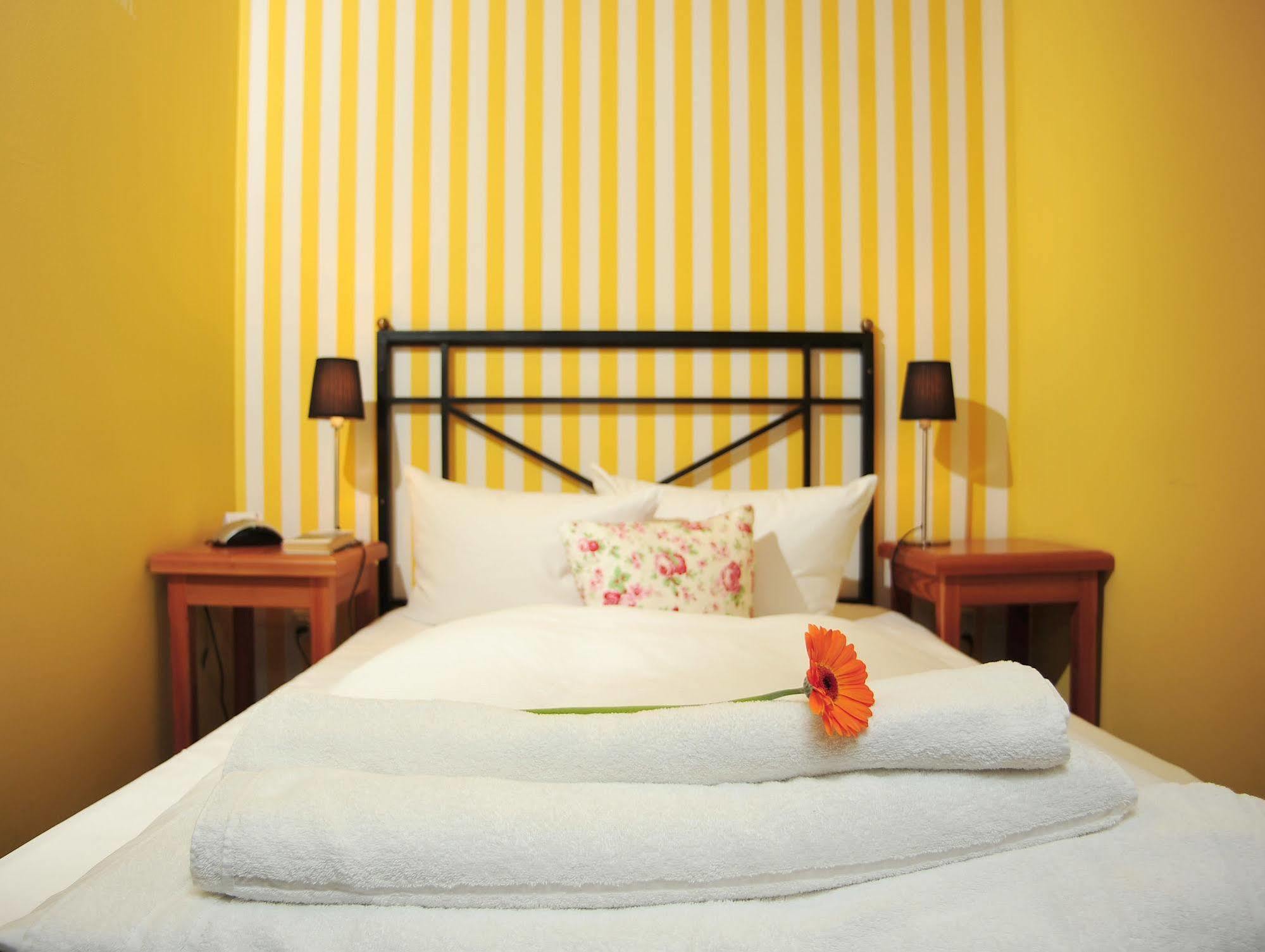 Hotel Schieferhof - Glaslust Нойхаус ам Ренвег Екстериор снимка