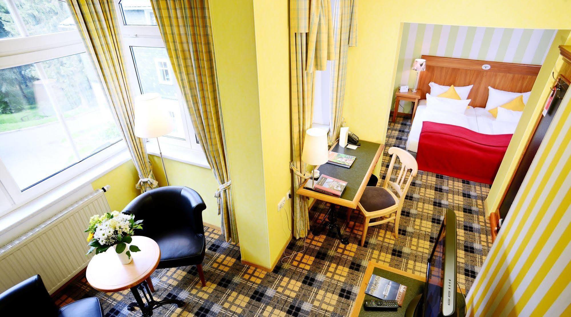 Hotel Schieferhof - Glaslust Нойхаус ам Ренвег Екстериор снимка