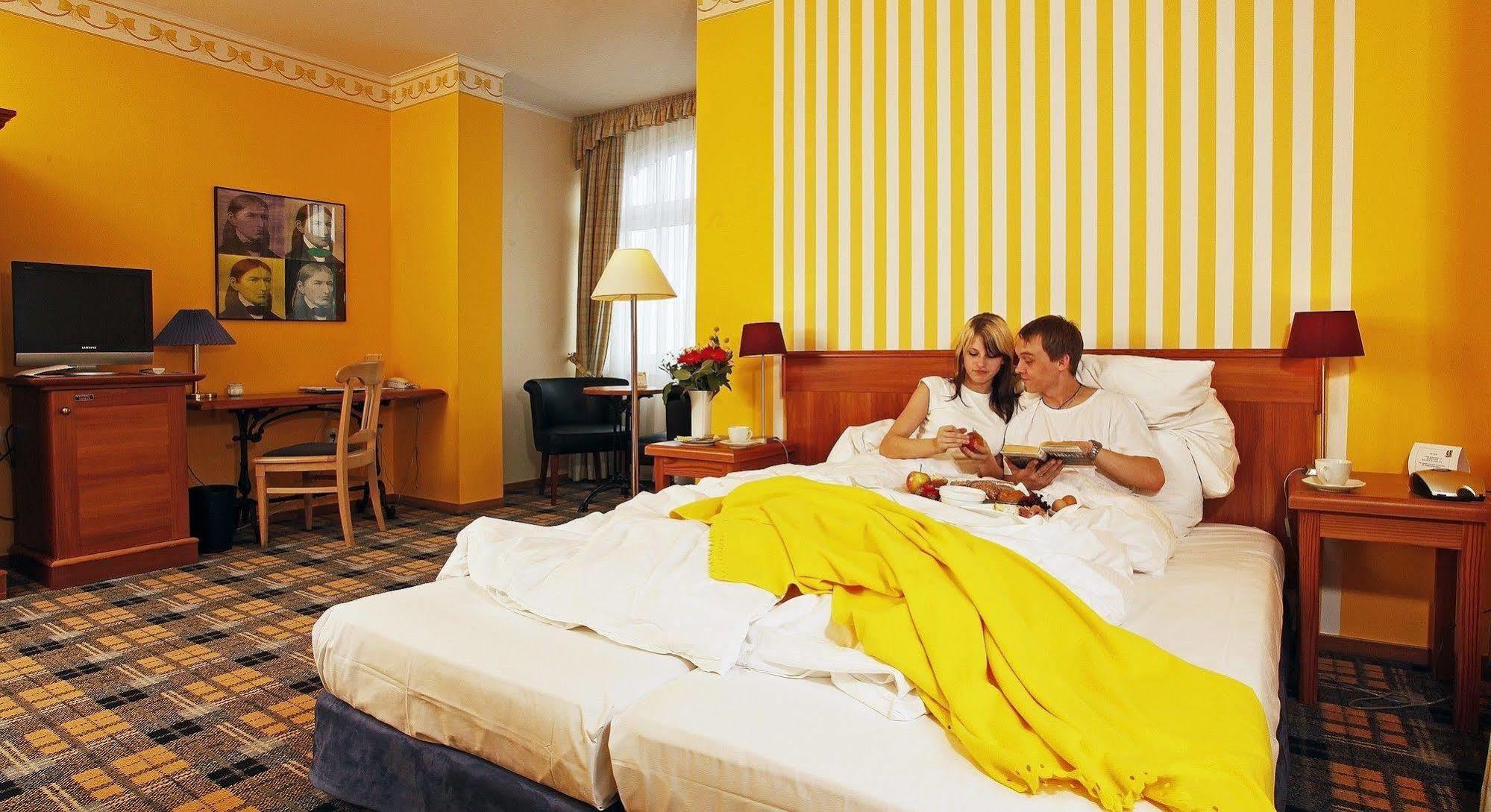 Hotel Schieferhof - Glaslust Нойхаус ам Ренвег Екстериор снимка