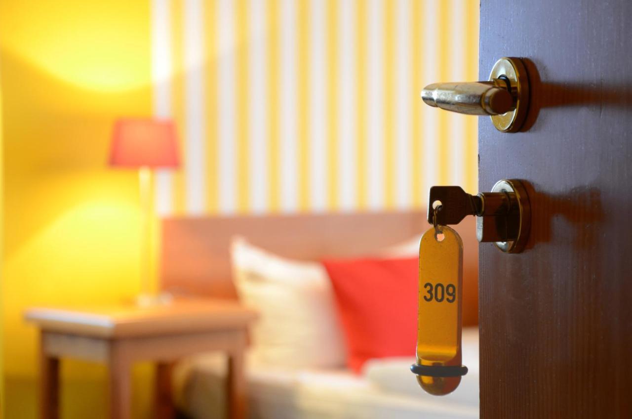 Hotel Schieferhof - Glaslust Нойхаус ам Ренвег Екстериор снимка